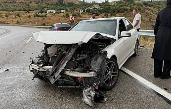 Malatya'da Yağış Sonrası Otomobil Kaza Yaptı!