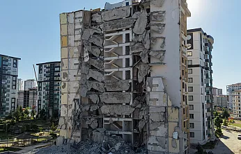 Malatya'da Yıkım Krizi! İş Makineleri Bile Bu Binaya Karşı Yetersiz Kaldı