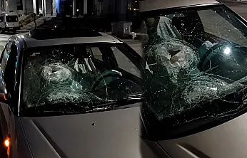 Malatya'da Yol Ortasındaki Tehlike! Tek Bir Çarpışma Aracı Hurdaya Çevirdi