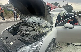 Malatya'da Yolda Giden Otomobilin Motoru Alev Aldı!