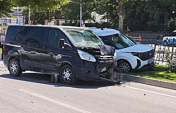 Malatya'da Zincirleme Kaza! Alt Geçit Çıkışında Can Pazarı, 3 Yolcu Hastaneye Kaldırıldı
