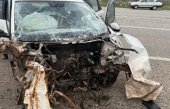 Malatya Doğanşehir'de Korkunç Kaza! Tabelaya Çarpan Araç Hurdaya Döndü