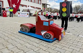 Malatya Doğanşehir'de Miniklere Jandarma Eşliğinde Trafik Eğitimi!