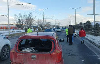 Malatya - Elazığ Yolun'da Kaza! Otomobil Savruldu, Tır Kayboldu