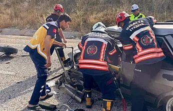Malatya-Gölbaşı Yolunda Korkutan Kaza! Sürücü Araçta Sıkıştı