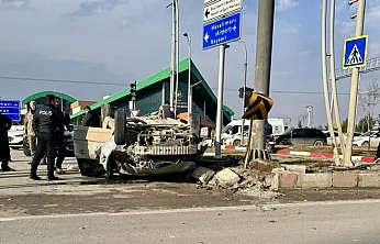Malatya Hava Lojmanları Kavşağında Otomobil Takla Attı! Yaralılar Var