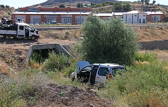 Malatya Hekimhan'da Kavşakta Kaza! İki Araç Çarpıştı, 3 Kişi Hastaneye Kaldırıldı