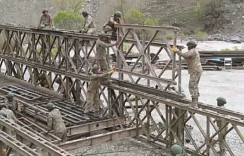 Malatya İstihkam Tugayı'ndan Sadece Yol Değil, Gönül Köprüsü! Zap Suyu'na Hamle