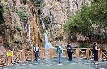 Malatya'nın Saklı Güzelliği Günpınar Şelalesi Sonbaharda Da Ziyaretçilerini Bırakmıyor
