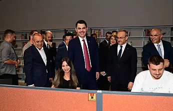 Malatya'nın Şehir Kütüphanesi Yoğun İlgi Görüyor! Bakan Kurum Öğrencilerle Sohbet Etti