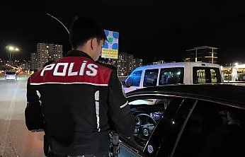 Malatya Polisi Sahada! İş Yerleri, Araçlar ve Parklar Tek Tek Denetlendi