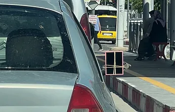 Malatya Sokaklarında İlginç Manzara! Dikiz Aynası Yerine El Aynası