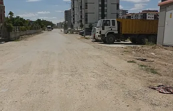 Malatya Tevazu Sokak'ta Yaşam Zorlaştı! Toz, Çamur ve Bakımsızlık Tepki Çekiyor