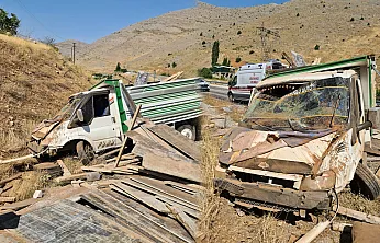 Malatya Yeşilyurt'ta Kamyonet Kazası! 2 Yaralı