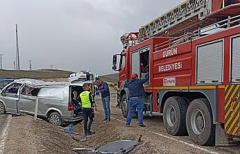 Malatya Yolunda Feci Kaza! Minibüs Yan Yattı, Can Kaybı Var