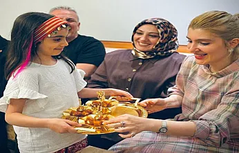 Milletvekili Ölmeztoprak'tan Asırlık Tarifler Ve Asırlık Evliliklere Ziyaret