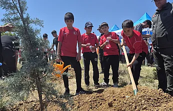 Milli Sporcuların İz Bırakan Hediyesi! Malatya'da Yüzlerce Fidan Dikildi