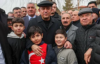 Özgür Özel Malatya'da Karanfillerle Şehitleri Andı, Dayanışma Talimatını Verdi!