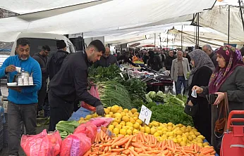 Pazarcının Gözü Vatandaşta, Vatandaşın Gözü Etikette: Pazarda Fiyatlar Düştü mü, Alım Gücü Ne Durumda?