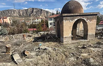 Saç Örgülü Mezar Taşları Zamana Yeniliyor! Darende'de Tarih Nöbeti