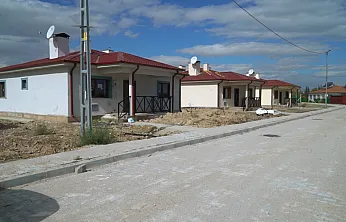Şahnahan'da Köy Evleri Yapıldı, Eksikleri Vatandaşa Kaldı!