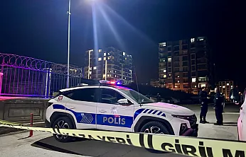 Silahlı Saldırı Sonrası Karakol Önünde Bıçaklı Kavga! 2 Yaralı!