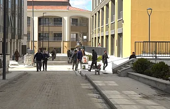 Söğütlü Camii Esnafından Tepki! Anahtarı Aldı Ama Dükkânına Giremiyor