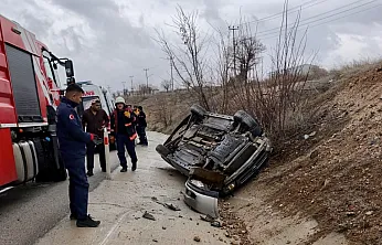 Tavşantepe Mevkiinde Korkutan Kaza: Kontrolden Çıkan Araç Şarampole Devrildi