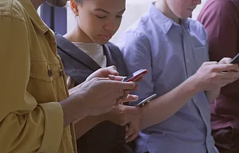 Telefon Ellerinden Düşmüyor! Malatyalılar İnternet Kullanımını Anlattı