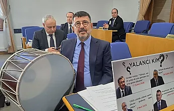 Torba Yasada İkramiye Gerginliği: Veli Ağbaba Davulla Emeklinin Sesini Duyurdu!