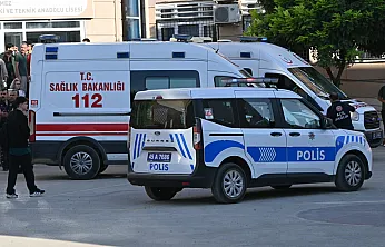 Turgutlu'da Lise Yakınında Silahlı Saldırı!