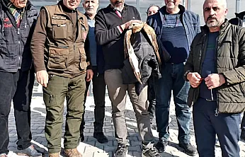 Yeşilyurt'ta Kanadı Kırık Kızıl Şahin Vatandaşların Duyarlılığıyla Hayata Tutundu