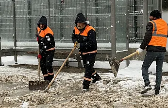 Yeşilyurt'ta Kar Nöbeti! Ekipler Sahada Teyakkuzda