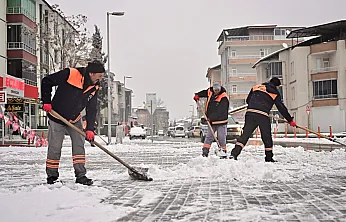 Yeşilyurt'ta Kar Yağışına Karşı Yol Açma Mesaisi!