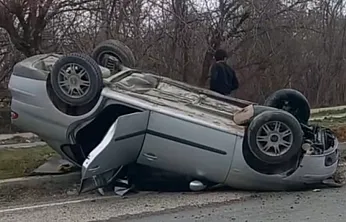 Yeşilyurt'ta Kaza: Otomobil Ters Döndü, 3 Kişi Yara Almadan Kurtuldu!
