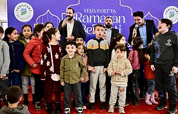 Yeşilyurt'ta Ramazan Buluşması! İlahiye Binler Hep Bir Ağızdan Eşlik Etti!