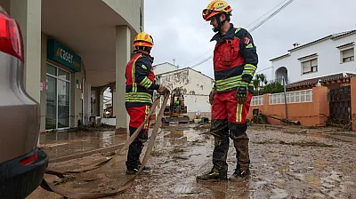 İspanya'da Sular Çekilmek Bilmiyor! Çatılara Sığınanlar İçin Dev Kurtarma Operasyonu