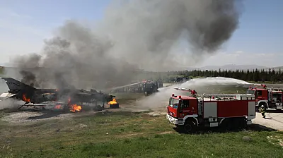 Malatya 7. Ana Jet Üssü'nde Alarm! Alevlere Saniyeler İçinde Müdahale