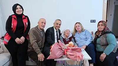 Malatya'da 103 Yıllık Ömürden Cumhuriyet Kutlaması!