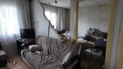 Malatya'da Depremde Duvar Yıkıldı! Genç Kız Son Anda Kurtarıldı