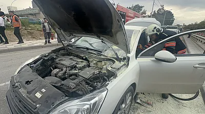 Malatya'da Yolda Giden Otomobilin Motoru Alev Aldı!