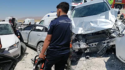 Malatya Güzergahında Can Pazarı! Kazada 2 Kişi Yaşamını Yitirdi, Çok Sayıda Yaralı Var