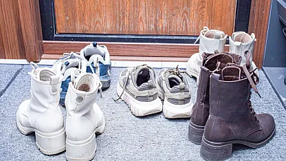 Apartmanlarda Yeni Dönem! Kapı Önüne Ayakkabı Bırakmanın Faturası Ağır!