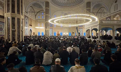 6 İlde Bayram Namazı Coşkusu: Malatya'dan Şanlıurfa'ya Camiler Dolup Taştı!