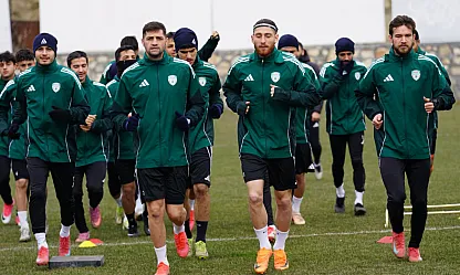 Malatya'da Futbol Şöleni: Yeşilyurtspor Play-Off Yolunda Kritik Virajda