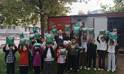 Malatya'da Minik Ressamlara Cumhuriyet Ödülü!