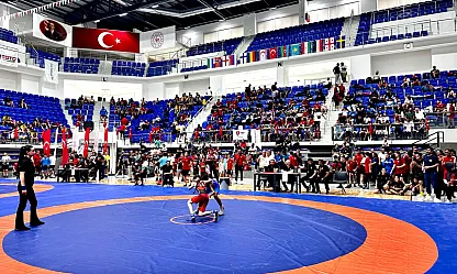 Malatya'da Uluslararası Güreş Heyecanı! 15 Ülkeden Bin 200 Sporcu Minderde