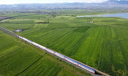 Malatya'dan Geçen Bu Tren Görenleri Hayran Bırakıyor!