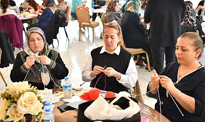 Yeşilyurt'ta Maharetli Eller Yarıştı! 90 Kadın Birincilik İçin Örgü Ördü