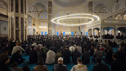 6 İlde Bayram Namazı Coşkusu: Malatya'dan Şanlıurfa'ya Camiler Dolup Taştı!